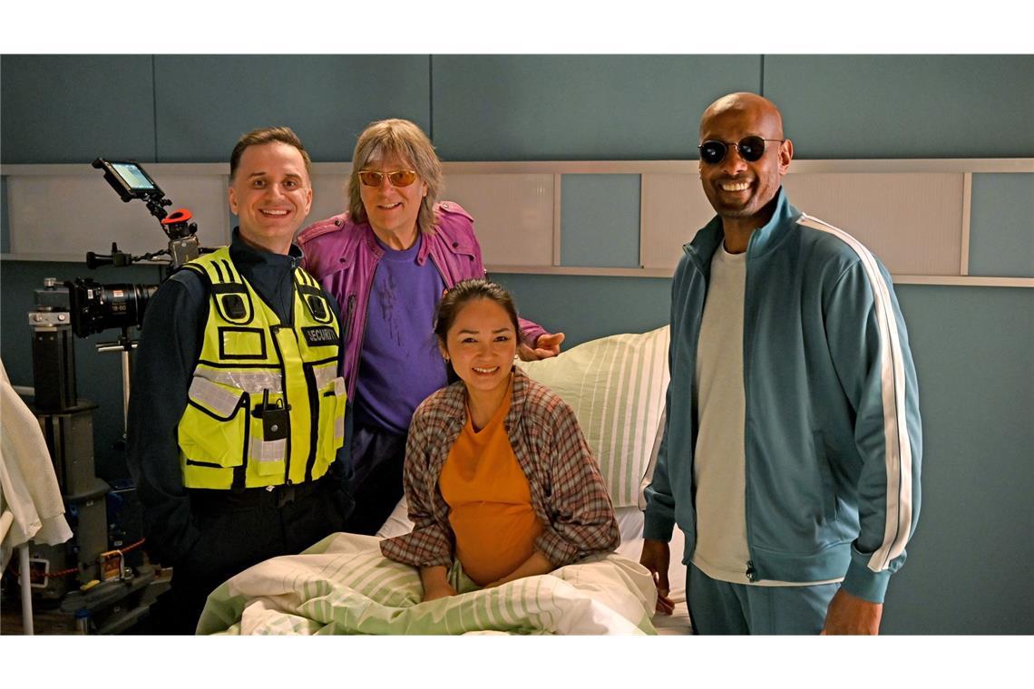 Stuttgarter Comedian Özcan Cosar, „SOKO-Stuttgart“-Darsteller Michael Gaedt, die Schauspielerin Mai Duong Kieu und Gastdarsteller Mulgheta Russom (v.l.n.r.) spielen in der Doppelfolge mit.