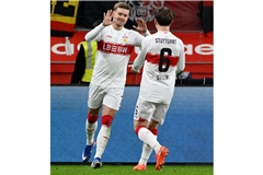 Stuttgarts Maximilian Mittelstädt (li.) will zur WM