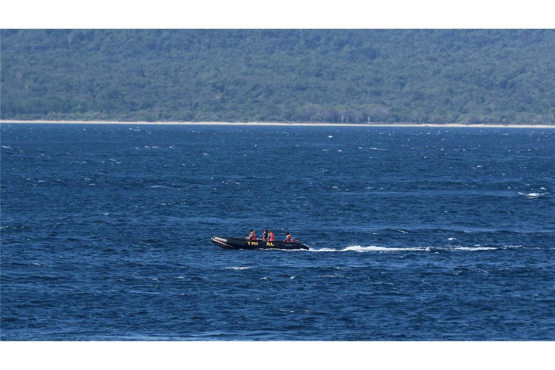 Fähre sinkt vor Bali: Dutzende Menschen im Meer vermisst
