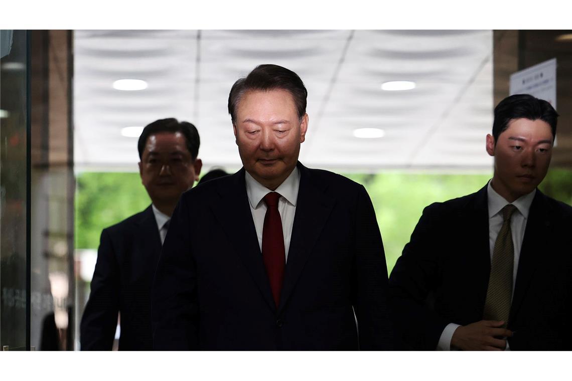 Südkoreas Ex-Präsident Yoon Suk Yeol, der im Dezember 2024 das Kriegsrecht verhängt hatte, wurde nun wegen Behinderung der Justiz verurteilt. (Archivbild)