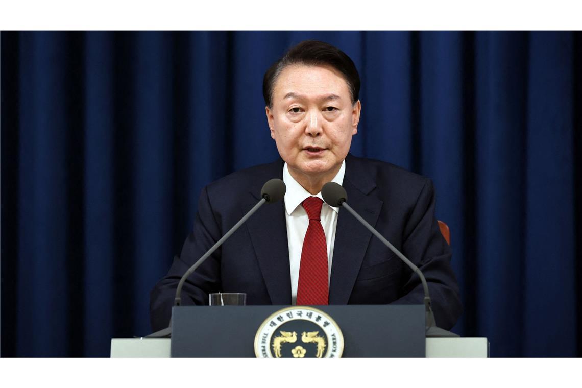 Südkoreas Präsident Yoon kündigt Aufhebung des Kriegsrechts an Südkoreas Präsident Yoon Suk Yeol rief erst das Kriegsrecht aus, um es wenige Stunden später wieder aufzuheben.