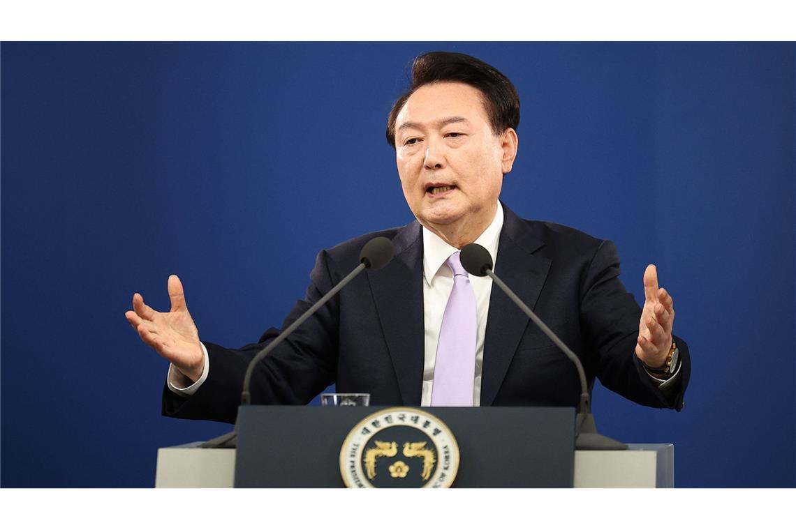 Südkorea schließt Waffenlieferungen an Ukraine nicht aus Südkoreas Präsident Yoon Suk Yeol schließt Waffenlieferungen an die Ukraine nicht aus.