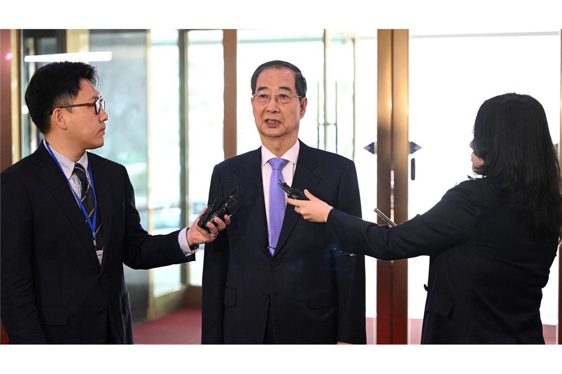 Südkorea: Gericht weist Amtsenthebung von Regierungschef ab Südkoreas Verfassungsgericht hat die Amtsenthebung des im Zuge der Staatskrise suspendierten Ministerpräsidenten Han Duck Soo abgewiesen.