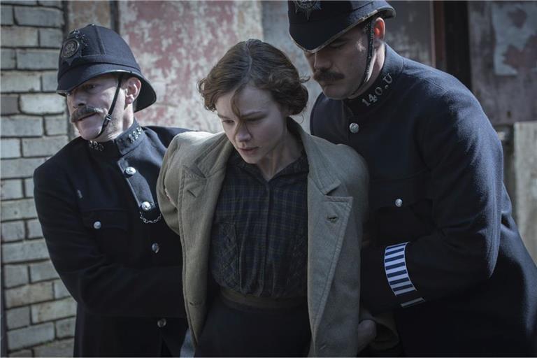 "Suffragette": Carey Mulligan als Maud Watts im Kampf gegen die Polizei.