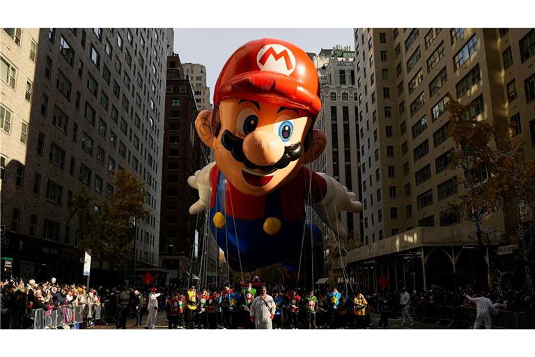 Super Mario zieht zu Thanksgiving durch New Yorks Häuserschluchten.