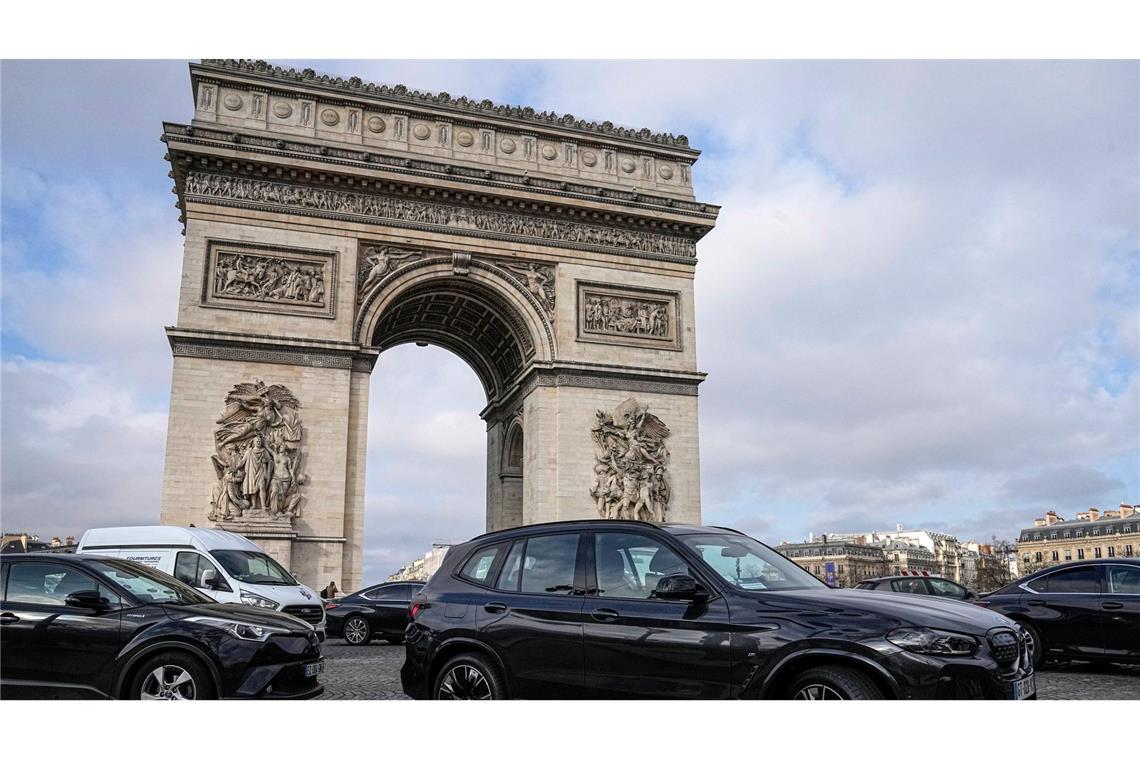 Der Fahrzeugtyp, der Deutschland spaltet SUVs zahlen in Paris deutlich höhere Parkgebühren. (Archivbild)