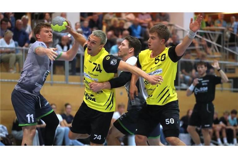 SV-Spieler Niklas Bolkart (li./mit Julius Träger) schied gegen den TSV Ehingen vorzeitig mit einer ausgekugelten Schulter aus.