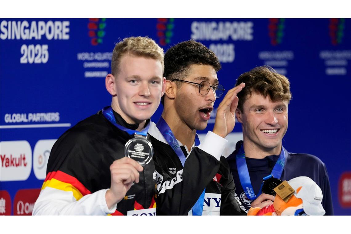 Schwarz glänzt mit Silber - Beste Schwimm-Bilanz seit 2009 Sven Schwarz (l) freut sich über Silber.