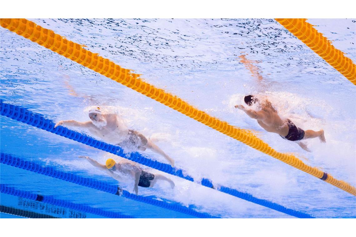 Schwarz glänzt mit Silber - Beste Schwimm-Bilanz seit 2009 Sven Schwarz (M) lag während des Rennens vorübergehend auch auf Platz 1.