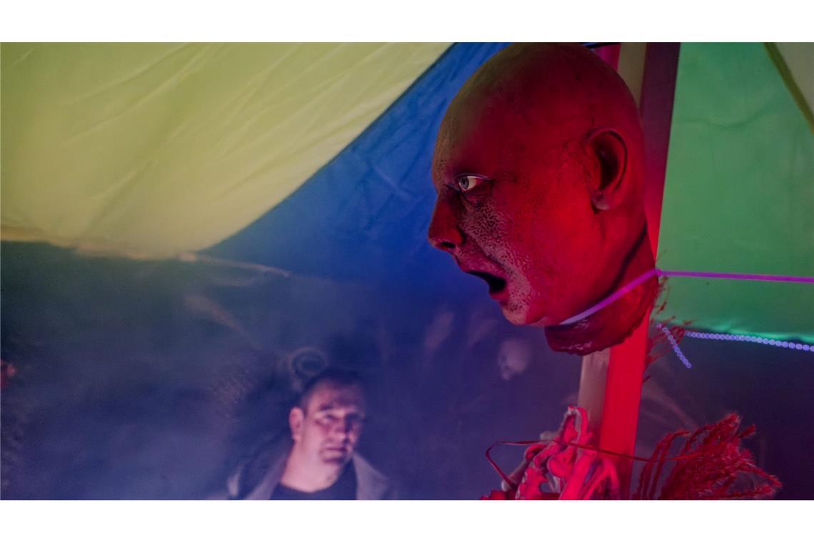 Warum die einen Halloween lieben und die anderen es hassen Sven Wagner baut sein Duisburger Reihenhaus jedes Jahr für einen Abend zu seiner Grusel-Atraktion um.