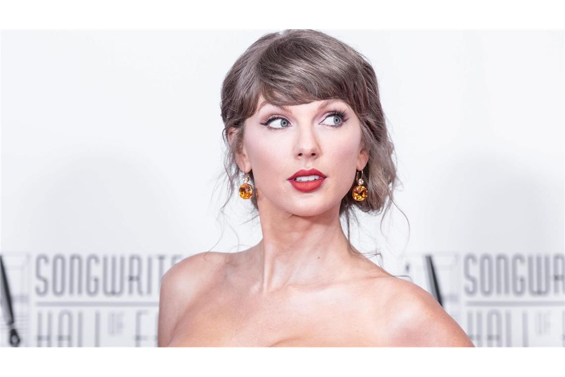 Swift wurde als jüngste Frau in der Geschichte der Einrichtung in die Ruhmeshalle der Songwriter aufgenommen.
