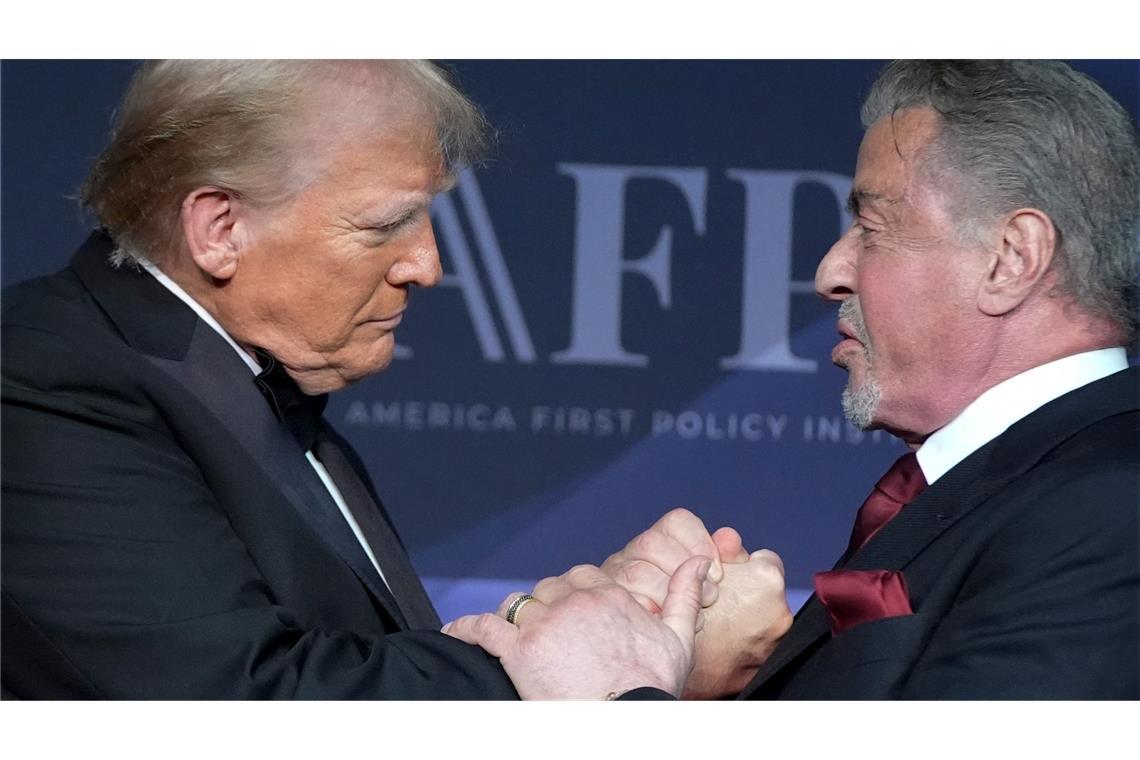 Trump kündigt hohe Zölle auf im Ausland produzierte Filme an Sylvester Stallone ist einer von Trumps "Botschaftern" in Hollywood. (Archivbild)