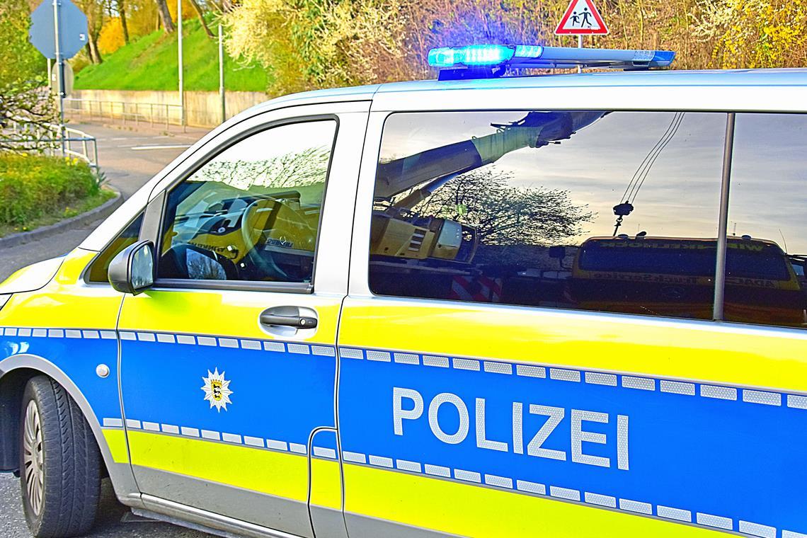 Auf B14 bei Winnenden gegen Leitplanke geprallt Symbolbild: Tobias Sellmaier