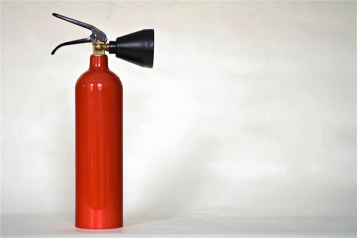 Mann flüchtet nach Diebstahl von Feuerlöscher Symbolfoto: pixelio.de/voghen