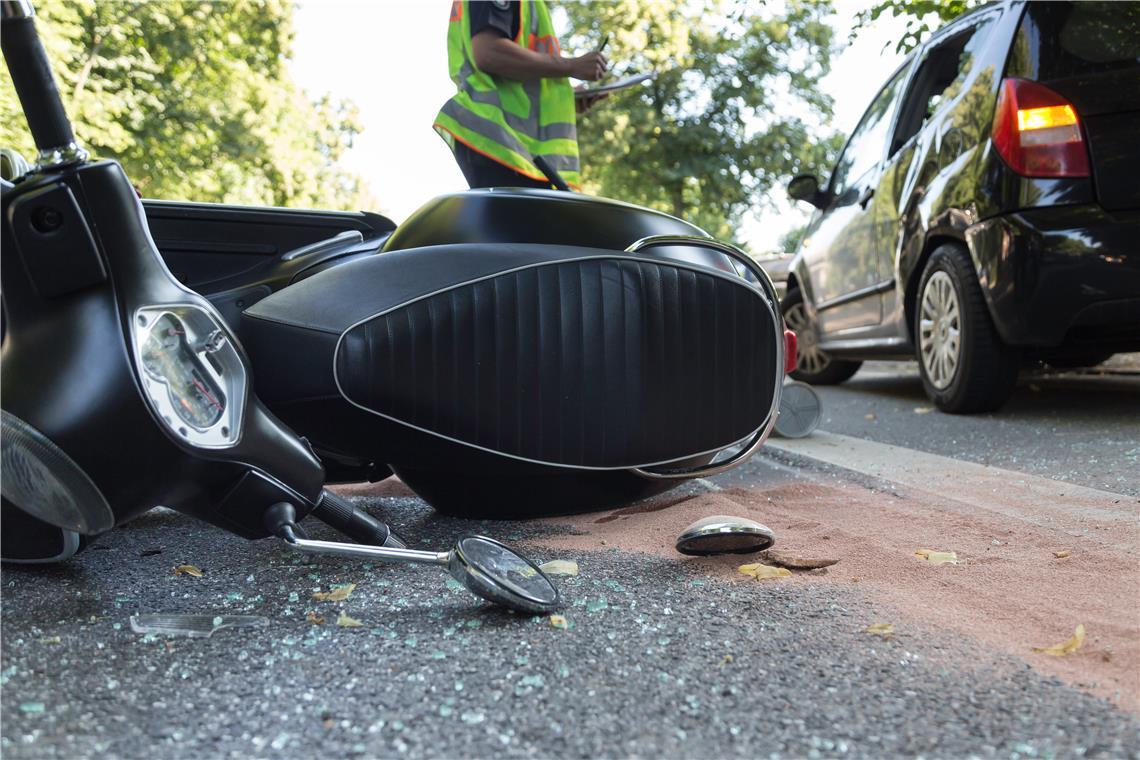 78-jähriger Rollerfahrer stürzt bei Spiegelberg und verletzt sich leicht Symbolfoto: Stock Adobe/Kera