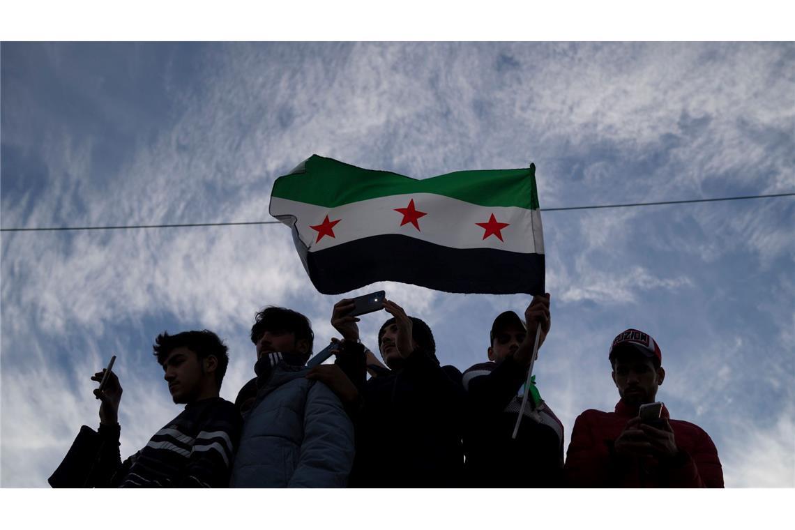 HTS in Syrien bemüht sich um internationale Unterstützung Syrien hat sich von der Assad-Regierung befreit - die EU-Außenminister beraten heute über die Stabilisierung des Landes. (Archivbild)