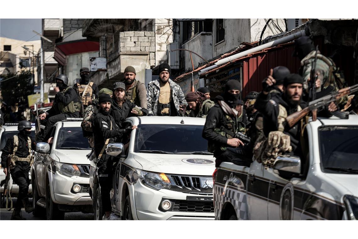 Angst vor neuer Gewalt in Syrien Syriens Verteidigungsministerium hat den Militäreinsatz im Westen des Landes für beendet erklärt.