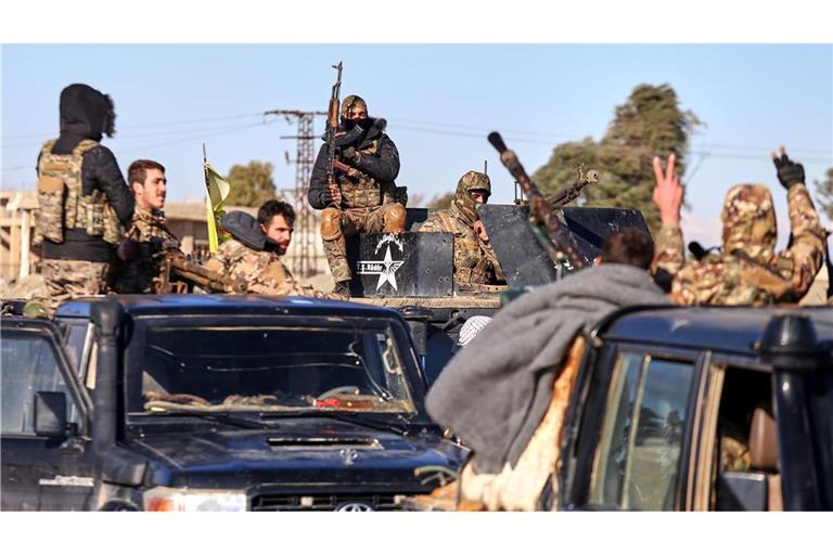 Syrische Regierungstruppen setzen Kurdenmilizen unter Druck und übernehmen immer mehr Gebiete von ihnen.