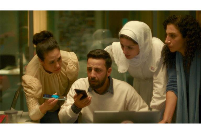 Szene aus dem Film - die Schauspieler verkörpern Hilfskräfte des Roten Halbmonds.