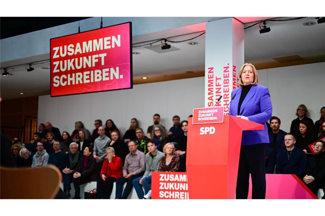 Szene aus dem Willy-Brandt-Haus am Wochenende: Parteichefin Bärbel Bas verteidigte den Sozialstaat. (Archivfoto)