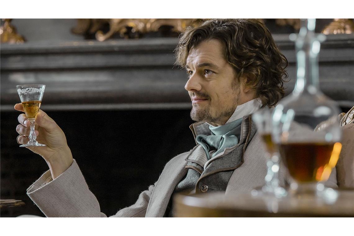 Kein Schampus für Napoleon Szene aus „Die Witwe Clicquot“ mit Sam Riley.