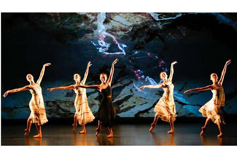 Szene aus Emanuele Babicis Noverre-Beitrag „Veritas vos libertat“. Jetzt ist der junge Choreograf nach London eingeladen.