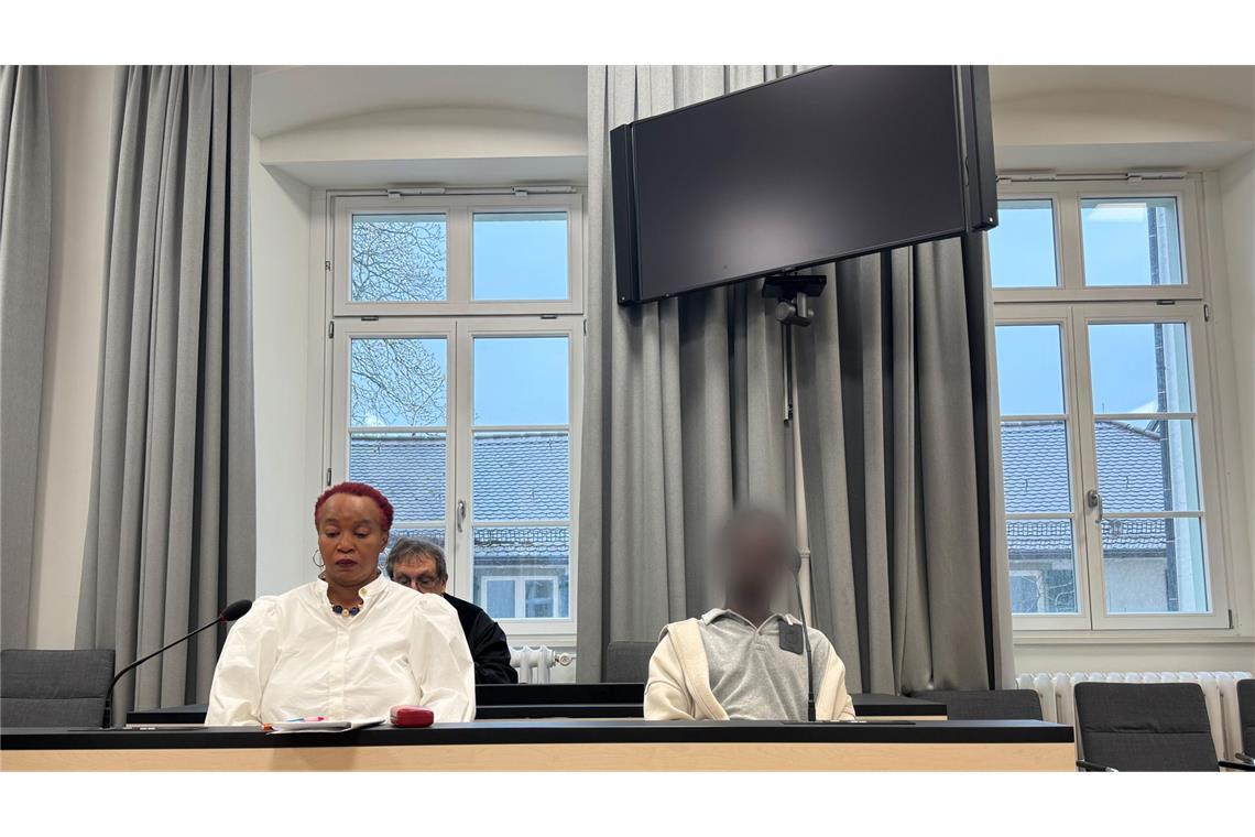 32-Jähriger zu 13 Jahren Haft verurteilt Szene des Prozesses
