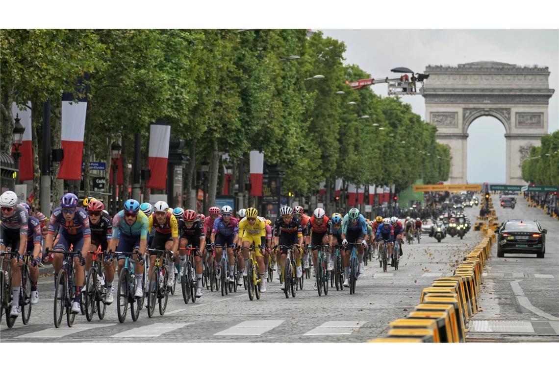"Großer Moment": Lipowitz wird Tour-Dritter - Pogacar siegt Tadej Pogacar im Gelben Trikot bei der Tour de France.
