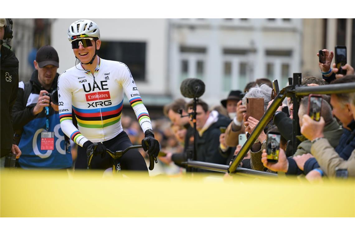 Tadej Pogačar beim Start in Antwerpen.