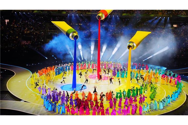 Tänzer treten während der Eröffnungsfeier in Mailand.