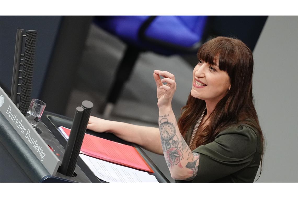 Tätowierte Heidi Reichinnek.