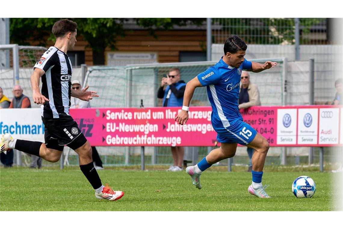 Tasos Leonidis vom FC Nöttingen (re./früher Stuttgarter Kickers und Calcio Leinfelden-Echterdingen) führt die Oberliga-Torjägerliste an. 

IMAGO/Eibner-Pressefoto/Edward Cheung