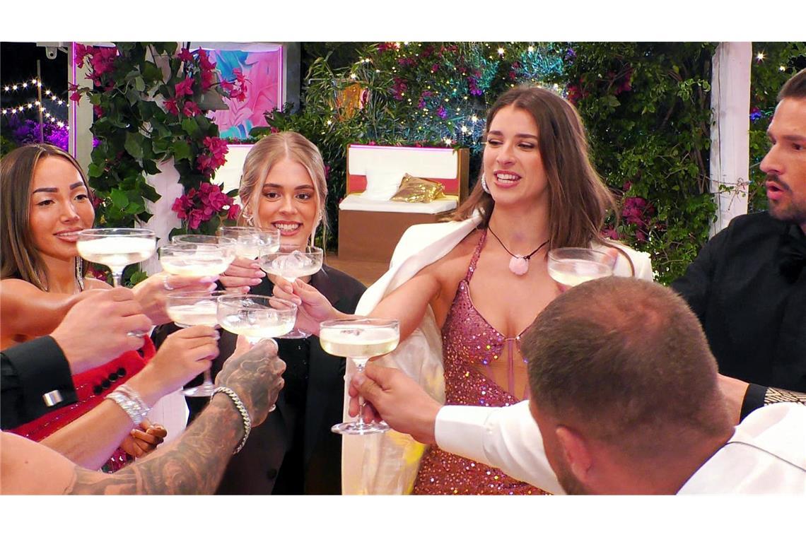 Das sind die ersten Couples Tatum, Lisa, Stella und Marco (v. l.).
