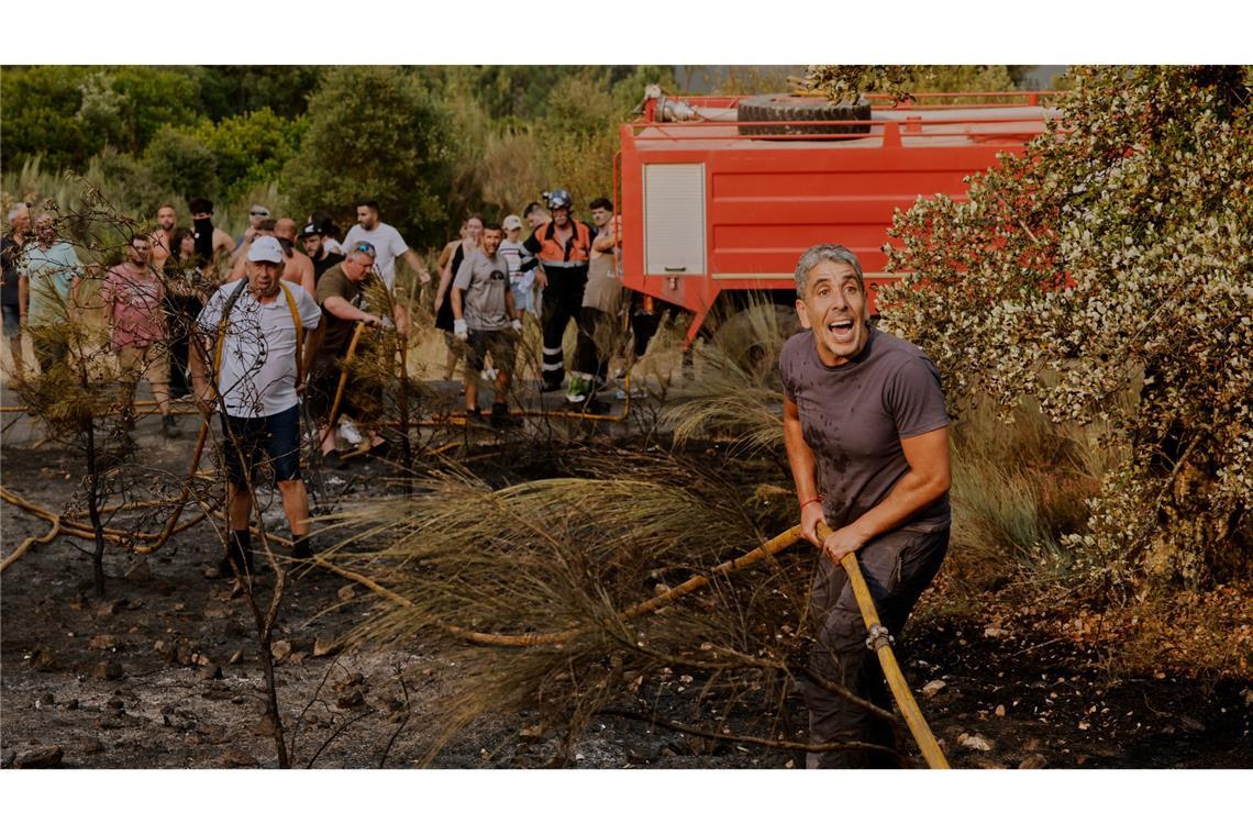 Brände: Entspannung in Griechenland und Hilferuf aus Spanien Tausende Feuerwehrleute und freiwillige Helfer sind in ganz Spanien im Einsatz gegen die Flammen.