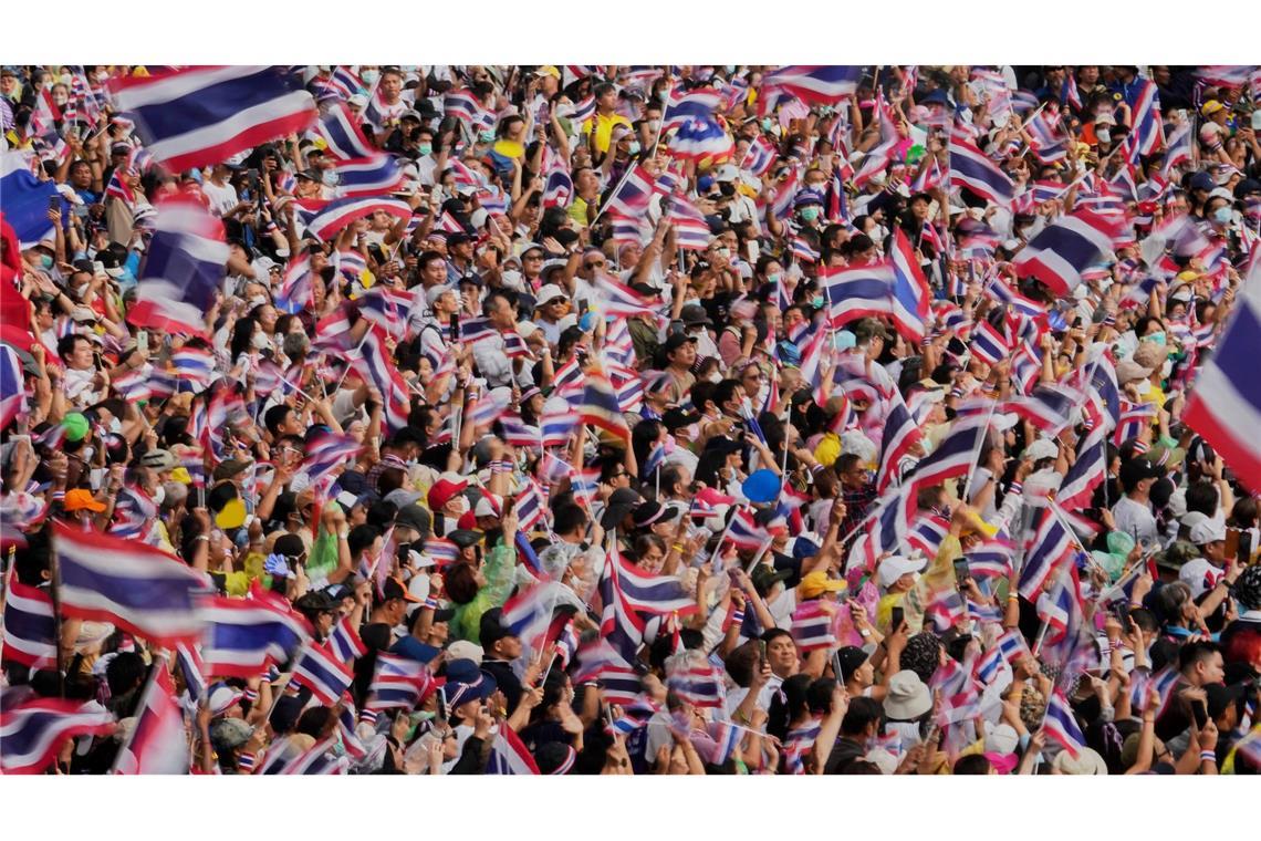 Regierungskrise in Thailand: Ministerpräsidentin suspendiert Tausende hatten am Wochenende den Rücktritt der Regierungschefin gefordert. (Archivbild)