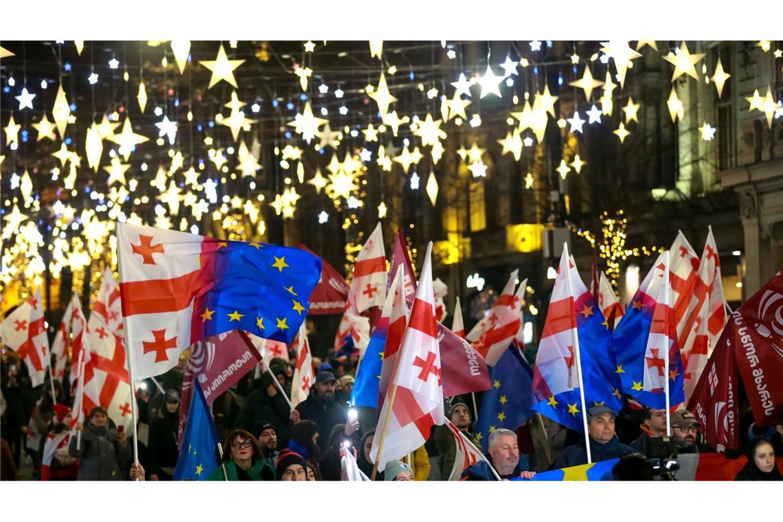 Georgiens neuer Präsident trotz Protest ins Amt eingeführt Tausende protestieren seit Wochen in Georgien.