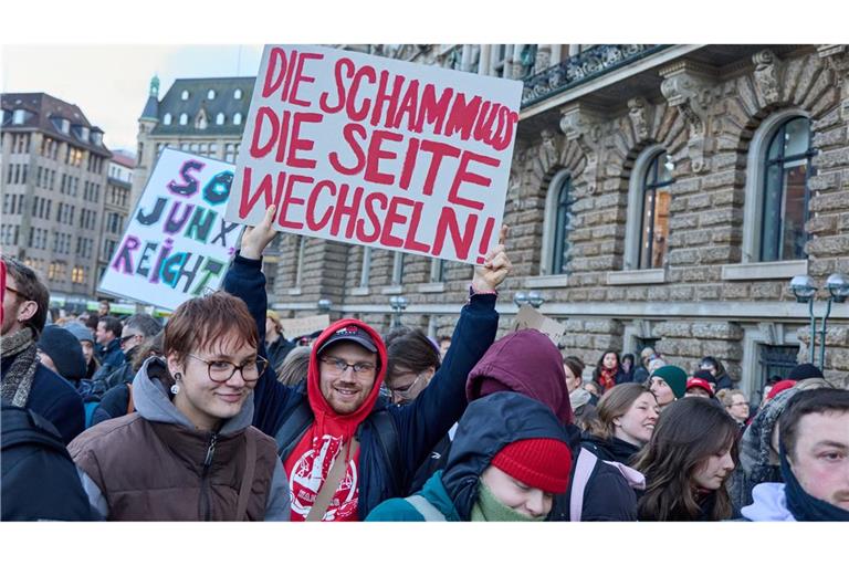 Tausende von Menschen gingen in den vergangenen Tagen auf die Straße, um für den Schutz von Frauen vor häuslicher und digitaler Gewalt zu demonstrieren. (Archivfoto)