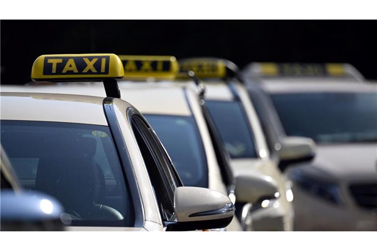 Taxis mussten lange Zeit eine vorgegebene Farbe haben - zuletzt hat nun Sachsen-Anhalt die Regelung gekippt. (Symbolbild)