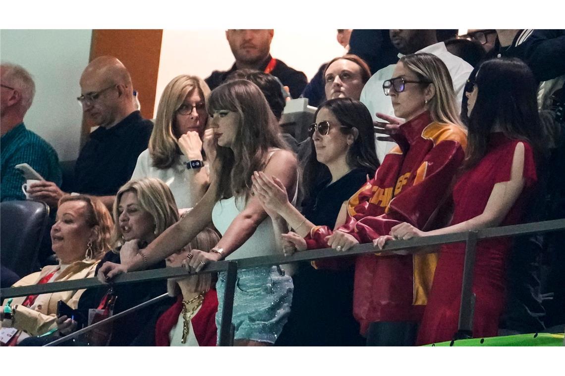 Superstar-Feuerwerk beim Super Bowl begeistert Zuschauer Taylor Swift hatte keinen Auftritt - aber stand trotzdem im Rampenlicht