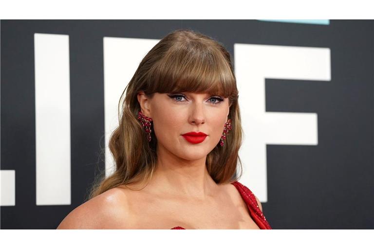 Taylor Swift kündigt im Podcast ihres Freundes Travis Kelce ihr neues Album für Oktober an. (Archivfotos)