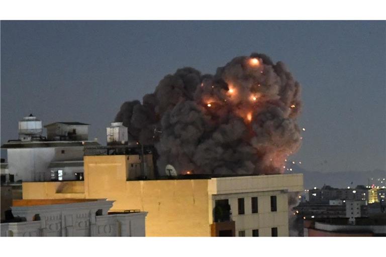 Teheran wird am Morgen erneut Ziel heftiger Luftangriffe.