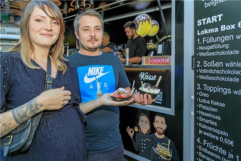 Teigbällchen mit Schokolade gibt es beim Stand von Dilsad und Mikail Gürbüz.
