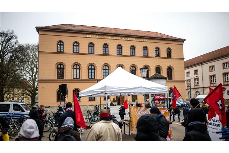 Teilnehmer bei der Kundgebung „Solidarität mit Daniela“ in Celle.