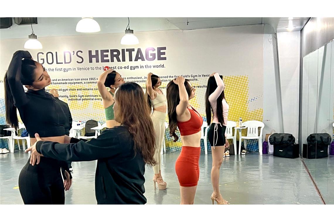 Miss Deutschland in Manila: Wo die Königinnen Laufen lernen Teilweise geht es in der Schule zu wie in einem Fitnessstudio
