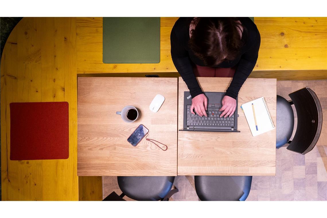 Teilzeit im Home-Office: Für viele Arbeitnehmer ist das Alltag. (Symbolbild)