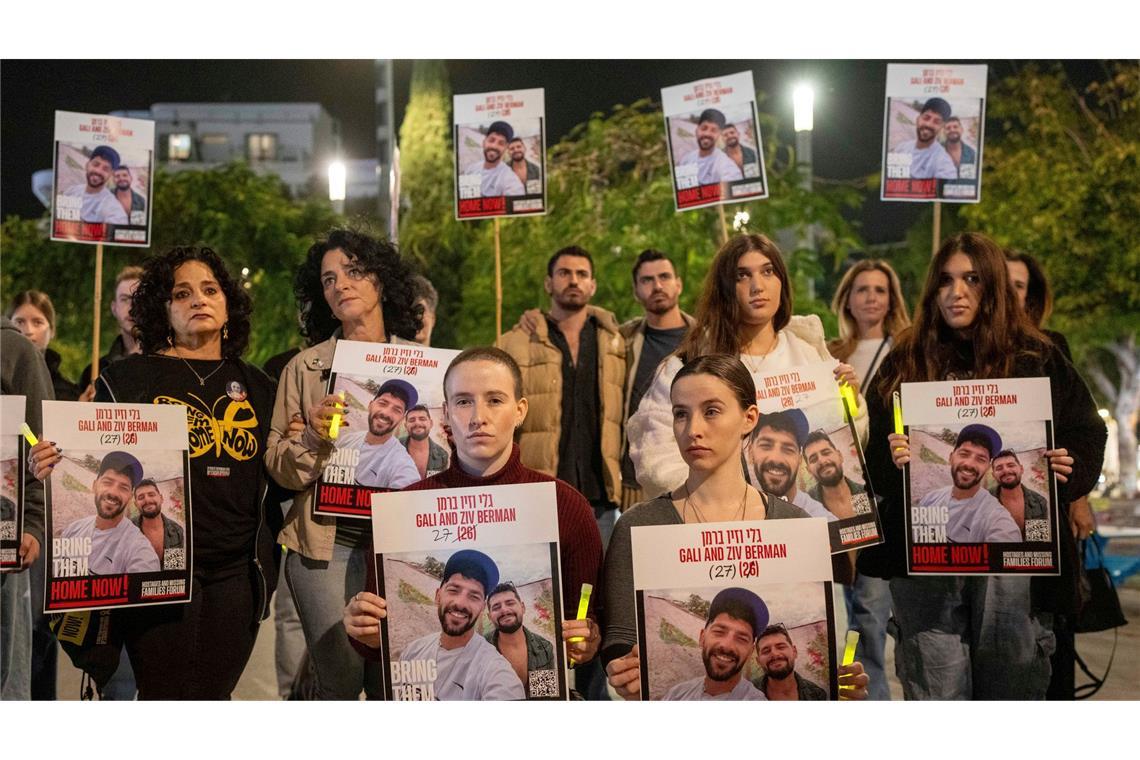 Bilder des Tages Tel Aviv: Familie und Unterstützer fordern Freilassung von Zwillingen aus Hamas-Gefangenschaft