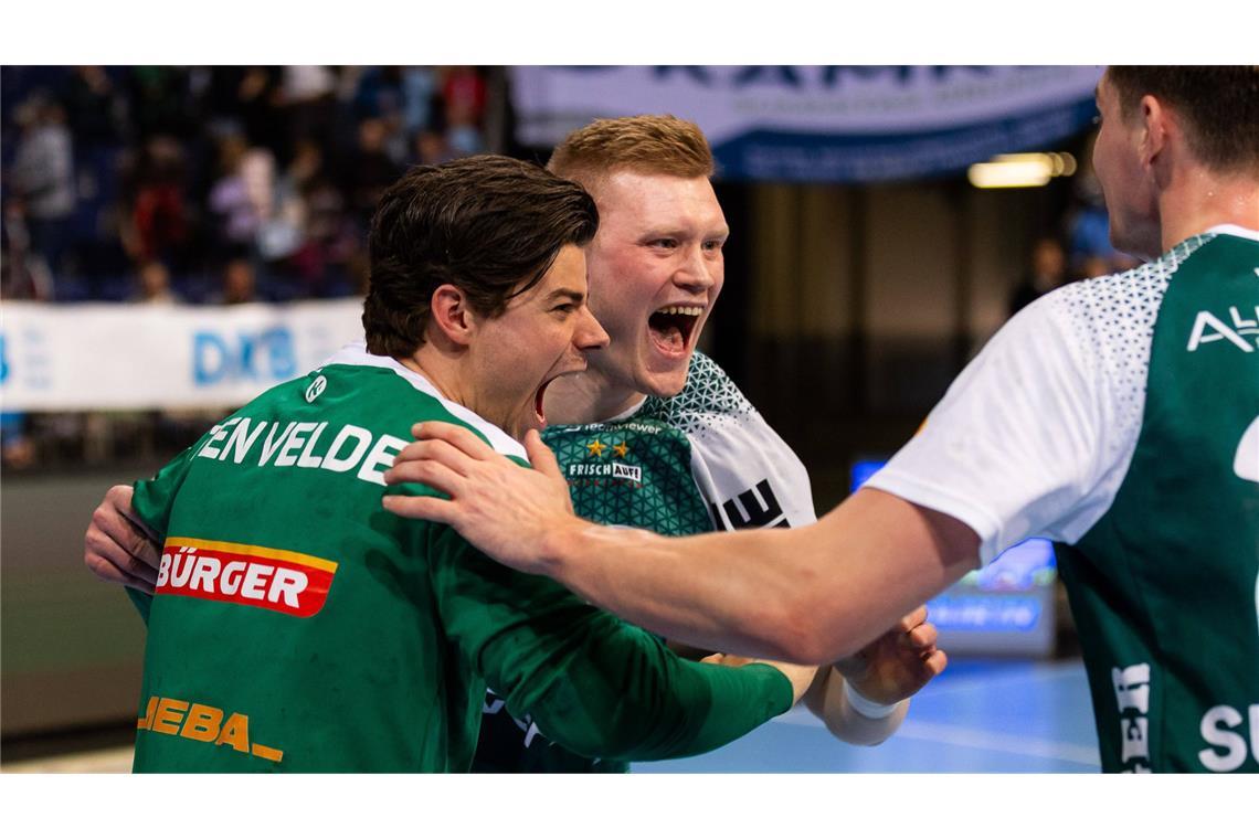Nach Pokal-Frust – Frisch Auf Göppingen kämpft Hannover nieder ten Velde, Gislason (v. li.): Siegesjubel.