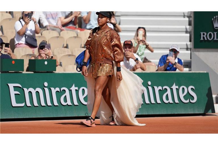 Tennisspielerin Naomi Osaka hat bei den French Open einen glänzenden Auftritt.