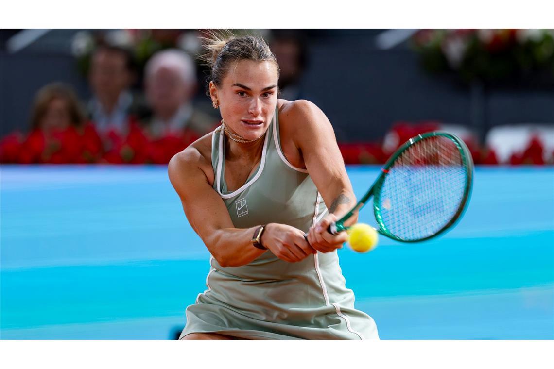 Tennisstar Aryna Sabalenka aus Belarus darf künftig wieder unter eigener Flagge antreten. (Archivbild)