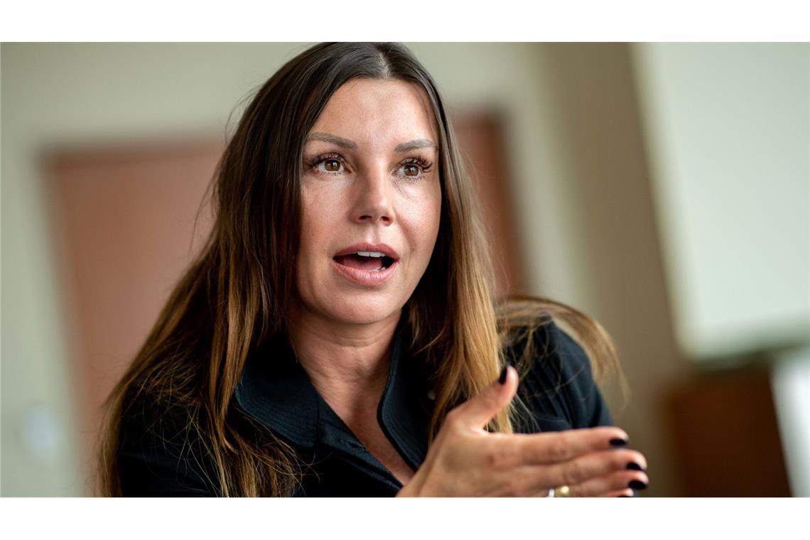 Teresa Enke: „Ich wollte mit dem Versteckspiel aufhören“ Teresa Enke will die Krankheit Depression aus der Tabu-Zone holen.